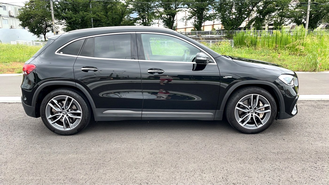 メルセデスAMG GLA35 4MATIC サイド
